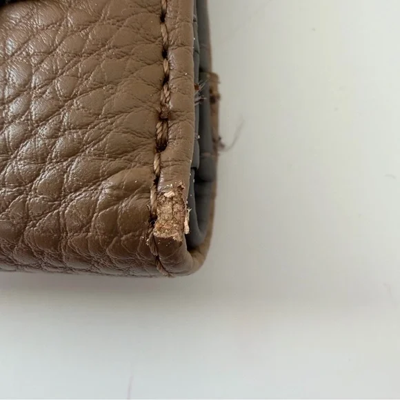 GUESS Glossy Black Shoulder Bag & Floral G-Logo Wallet Bundle - Picture 14 of 15